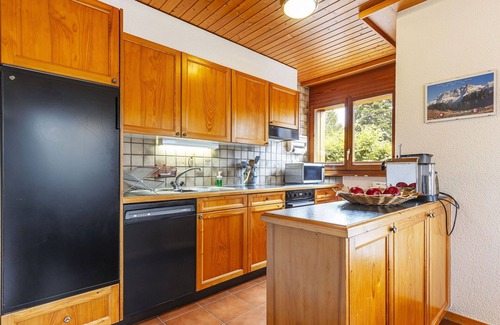 Champery Apartment | Beautiful apartment for 4 people with WIFI, TV, balcony, panoramic view and parking
