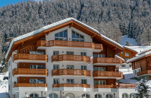 Leukerbad Apartment | Beautiful apartment for 7 people with WIFI, hot tub, TV, balcony and parking