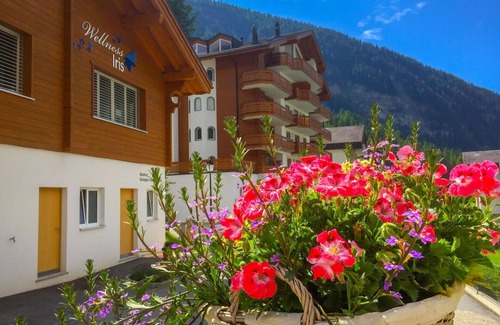 Leukerbad Apartment | Beautiful apartment for 7 people with WIFI, hot tub, TV, balcony and parking