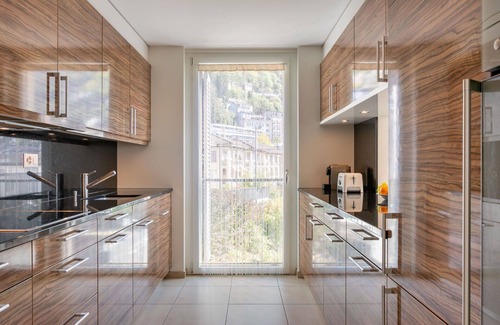 Montreux City Centre Apartment | Beautiful apartment for 6 people with pool, WIFI, TV, balcony, panoramic view and parking