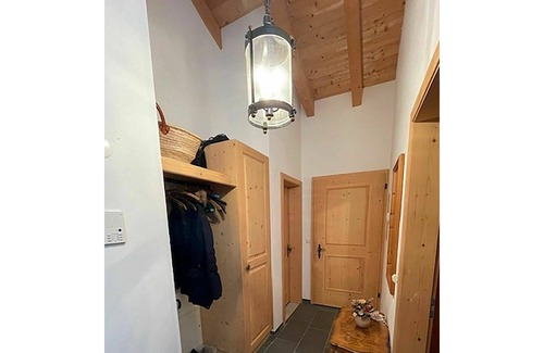 Valbella Apartment | Beautiful apartment for 4 people with WIFI, TV, balcony, pets allowed, panoramic view and parking
