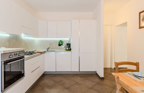Carlazzo Apartment | Beautiful apartment for 4 people with WIFI, TV, terrace, pets allowed and panoramic view