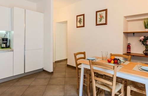 Carlazzo Apartment | Beautiful apartment for 4 people with WIFI, TV, terrace, pets allowed and panoramic view