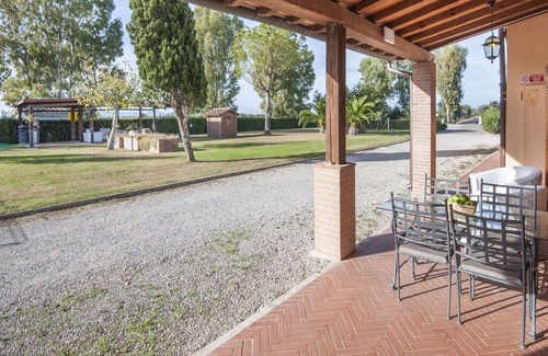 Grosseto Apartment | Beautiful apartment for 4 guests with WIFI, pool, A/C, TV, patio, pets allowed and parking