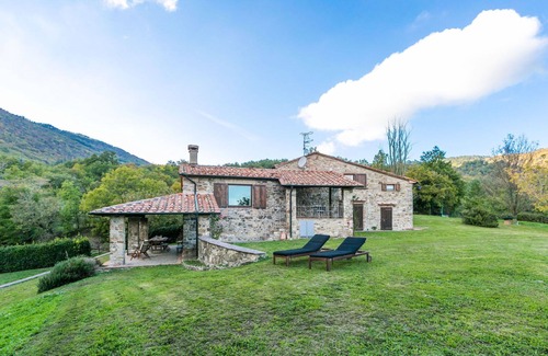 Montieri Apartment | Beautiful apartment for 9 people with WIFI, TV, patio and pets allowed