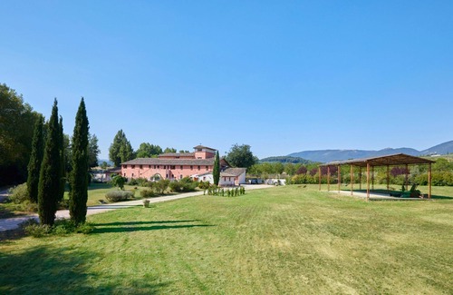 San Brizio Apartment | Beautiful apartment for 2 people with pool, WIFI, TV, balcony and parking, close to Spoleto