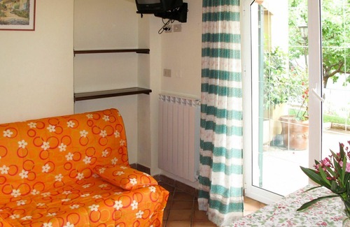 Valloria Apartment | Beautiful apartment for 4 people with hot tub, WIFI, pool, TV, patio and parking