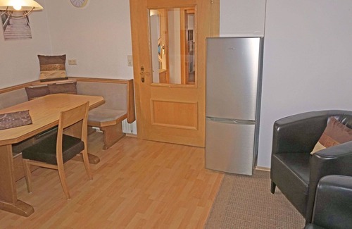 Flirsch Apartment | Beautiful apartment for 5 guests with WIFI, TV, patio, pets allowed and parking