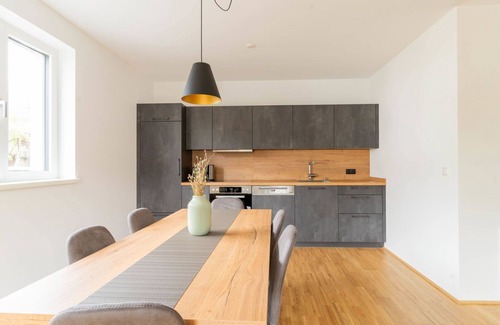 Fronhausen Apartment | Beautiful apartment for 6 people with WIFI, TV, patio and parking