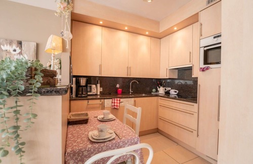 Wenduine Apartment | Beautiful apartment for 2 guests with WIFI, TV, terrace, pets allowed and parking