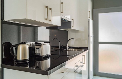 Urbanizacion Hacienda las Chapas Apartment | Beautiful apartment for 5 people with A/C, WIFI, pool, TV, terrace, pets allowed and panoramic v.