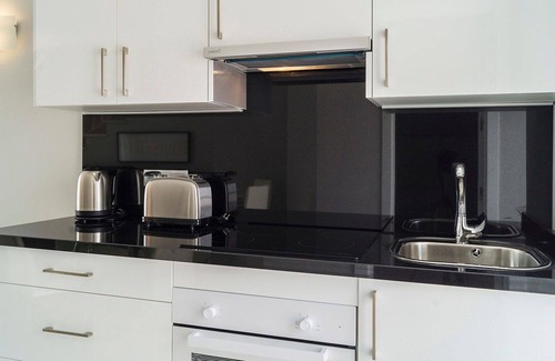 Urbanizacion Hacienda las Chapas Apartment | Beautiful apartment for 5 people with A/C, WIFI, pool, TV, terrace, pets allowed and panoramic v.