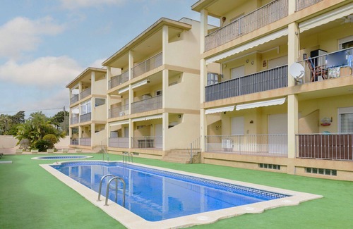 Vinaros Apartment | Beautiful apartment for 4 people with pool, A/C, WIFI, TV, terrace, pets allowed and parking