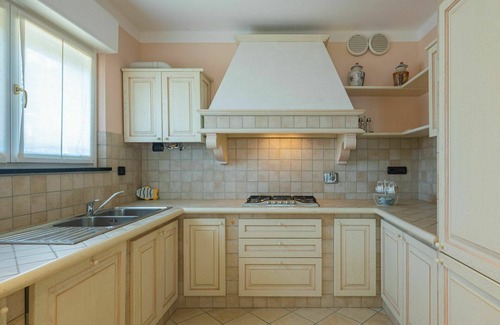 Rapallo Apartment | Beautiful apartment for 4 people with A/C, pool, TV, patio and parking