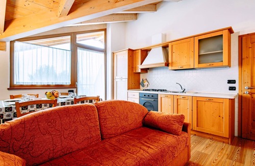 Ronzone Apartment | Beautiful apartment for 6 people with WIFI, balcony and parking