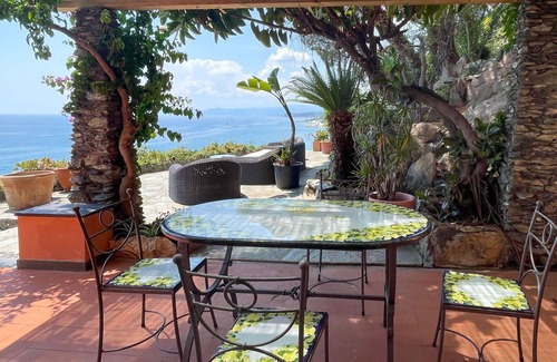 Varazze Apartment | Beautiful apartment for 6 people with A/C, WIFI, TV, patio and parking