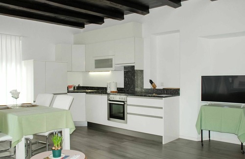 Vira Apartment | Beautiful apartment for 3 people with pool, WIFI, TV, patio and parking