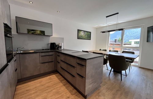 Laengenfeld Apartment | Beautiful apartment for 8 guests with hot tub, WIFI, TV, balcony and parking