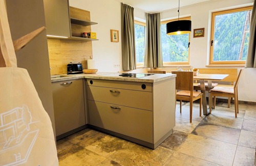 Landeck Apartment | Beautiful apartment for 4 guests with WIFI, TV, balcony, pets allowed and parking