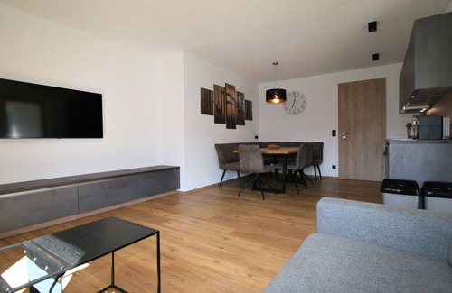 Emberg Apartment | Beautiful apartment for 6 guests with WIFI, terrace and parking