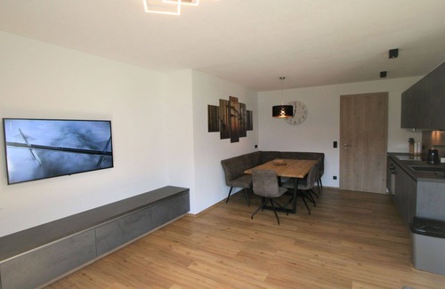 Emberg Apartment | Beautiful apartment for 6 guests with WIFI, terrace and parking