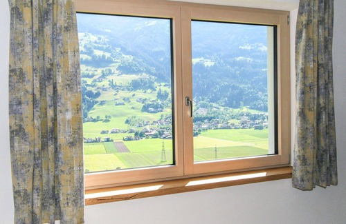 Emberg Apartment | Beautiful apartment for 6 guests with WIFI, terrace and parking