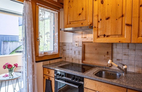 Samedan Apartment | Beautiful apartment for 3 people with WIFI, TV, terrace, pets allowed, panoramic view and parking