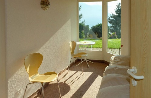 Spiez Apartment | Beautiful apartment for 12 people with WIFI, TV, balcony and pets allowed