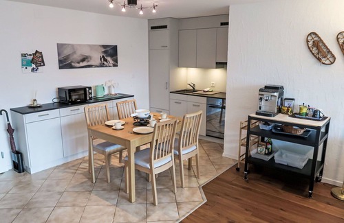 Trin Apartment | Beautiful apartment for 2 people with WIFI, TV, balcony, pets allowed, panoramic view and parking