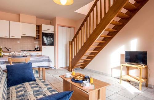 Carnac Apartment | Beautiful apartment for 2 people with WIFI, TV, patio, pets allowed and parking