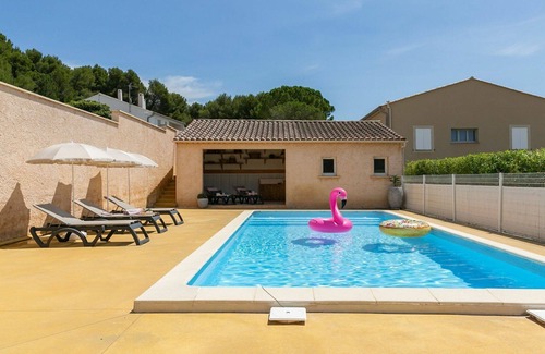 Valreas Apartment | Beautiful apartment for 5 people with A/C, WIFI, private pool, TV and balcony