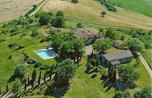 Il Poggio Apartment | Beautiful apartment for 6 people with WIFI, pool, TV, pets allowed and panoramic view