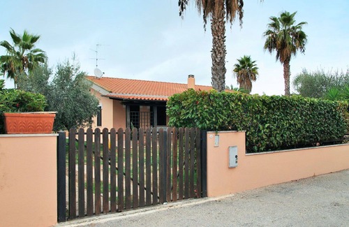 Fondi Apartment | Beautiful apartment for 6 guests with WIFI, A/C, TV, terrace, pets allowed and parking