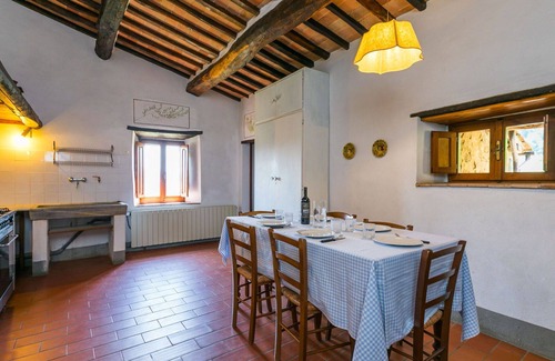 Pescia Apartment | Beautiful apartment for 6 people with WIFI, pool, TV, patio and pets allowed