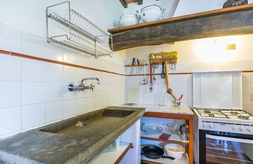 Pietrabuona Apartment | Beautiful apartment for 6 guests with pool, WIFI, TV, patio, pets allowed and parking