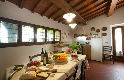 Romola Apartment | Beautiful apartment for 6 guests with pool, WIFI and parking, close to Florence