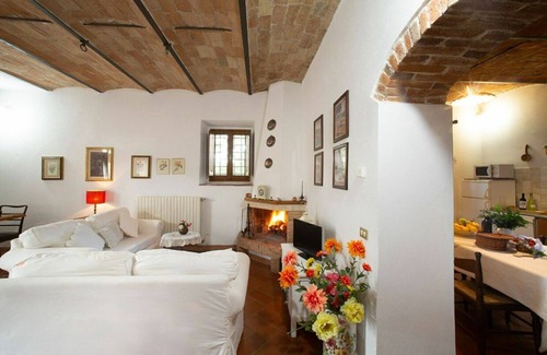 Romola Apartment | Beautiful apartment for 5 guests with pool, WIFI, panoramic view and parking, close to Florence