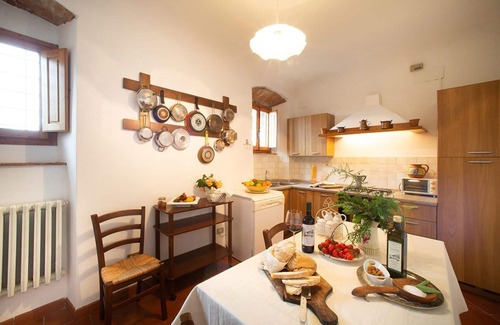San Casciano in Val di Pesa Apartment | Beautiful apartment for 4 people with pool, WIFI, TV and parking, close to Florence