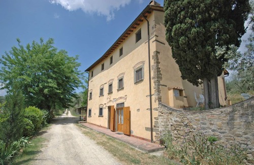 San Casciano in Val di Pesa Apartment | Beautiful apartment for 4 people with pool, WIFI, TV and parking, close to Florence