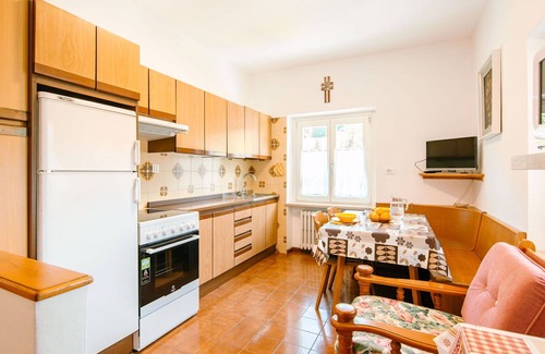 Soraga Apartment | Beautiful apartment for 2 guests with WIFI, TV, balcony, pets allowed and parking