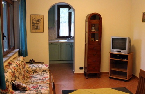 Pitigliano Apartment | Beautiful apartment for 4 people with pool, TV, panoramic view and parking