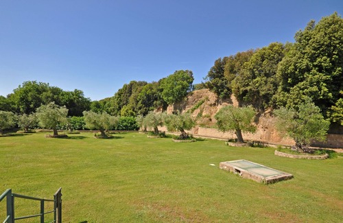 Pitigliano Apartment | Beautiful apartment for 2 guests with pool, TV and parking