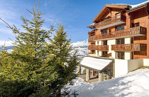 Plan Peisey Apartment | Beautiful apartment for 6 people with pool, WIFI, TV, terrace and pets allowed