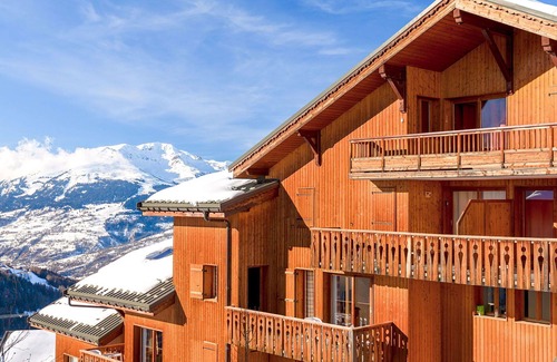 Plan Peisey Apartment | Beautiful apartment for 6 people with pool, WIFI, TV, terrace and pets allowed