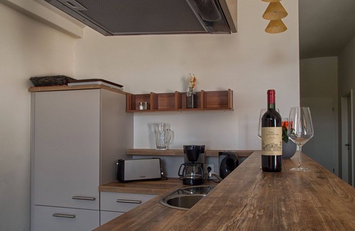 Grossposna House | Beautiful apartment in villa for 4 guests with WIFI, TV, terrace, pets allowed and parking