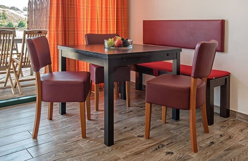 Grossposna House | Beautiful apartment in villa for 4 guests with WIFI, TV, terrace, pets allowed and parking