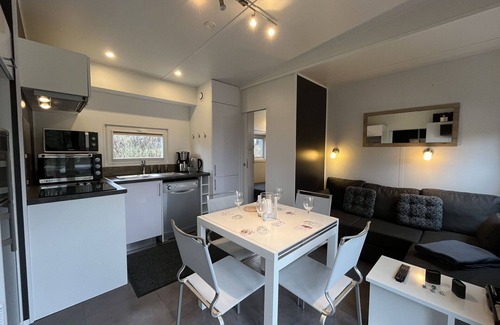 Wemding House | Beautiful apartment in villa for 4 guests with WIFI, TV, terrace and parking