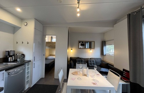 Wemding House | Beautiful apartment in villa for 4 guests with WIFI, TV, terrace and parking