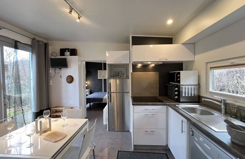 Wemding House | Beautiful apartment in villa for 4 guests with WIFI, TV, terrace and parking