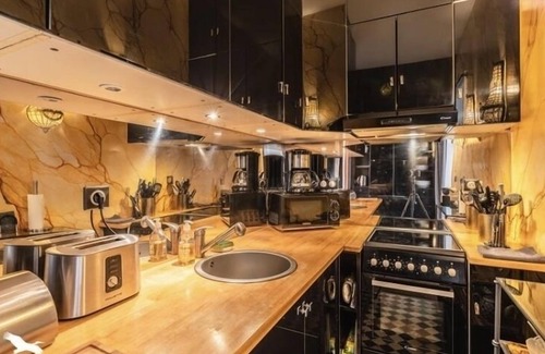 Bordeaux City Centre Apartment | Beautiful apartment in Bordeaux right in the city center.
